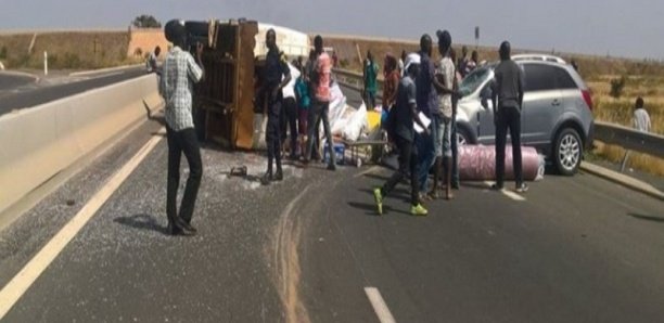 Accident sur l’autoroute Ila-Touba : un violent choc entre un camion et un véhicule léger