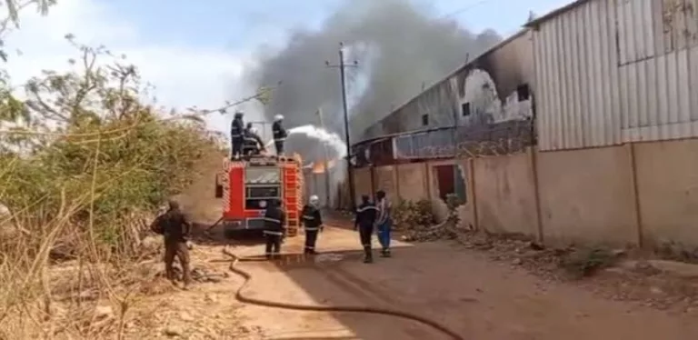 ​Diamniadio : l’entreprise Sen Oscar perd un hangar de deux hectares dans un violent incendie