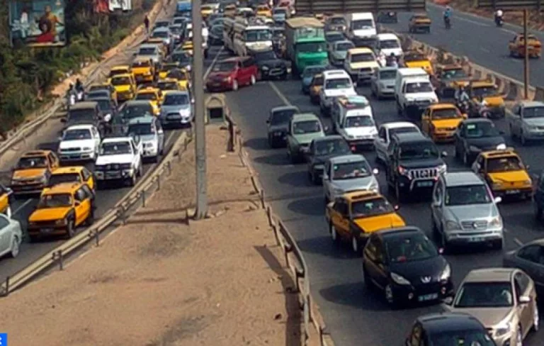 Autoroute de l'Avenir : Carambolage entre un bus et deux véhicules légers à hauteur de Sébikotane