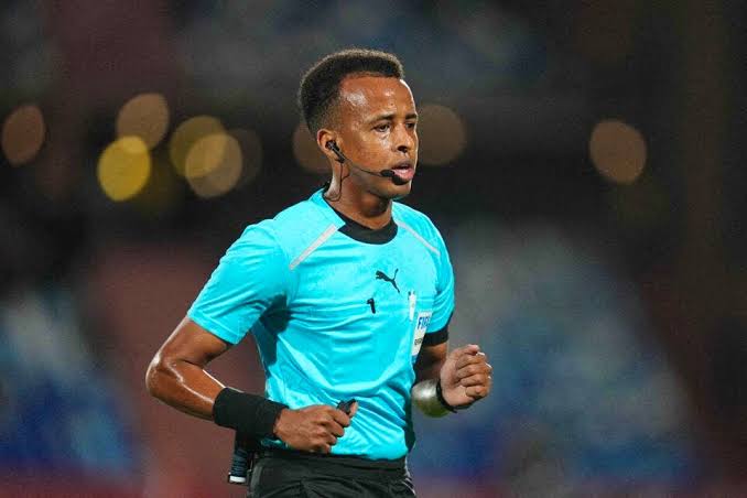 Foot: privé de Mondial, l'arbitre somalien Omar Artan découvre la Supercoupe d'Europe