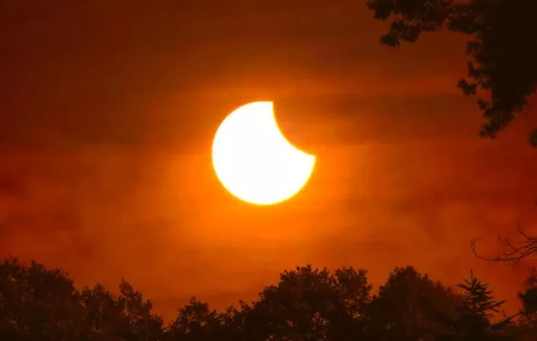 Éclipse solaire partielle 12 août au Sénégal : horaires, visibilité et consignes de sécurité