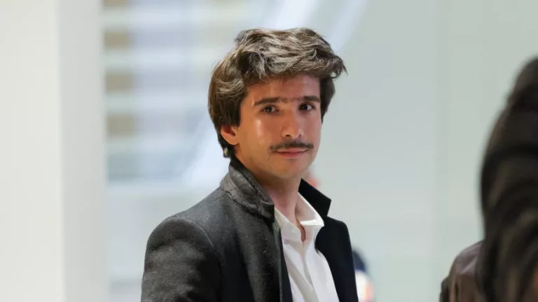 Paris : Le parquet requiert un procès pour viol contre Juan Branco