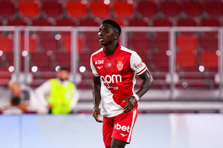 Lamine Camara : Monaco annule son transfert à Chelsea et provoque sa colère