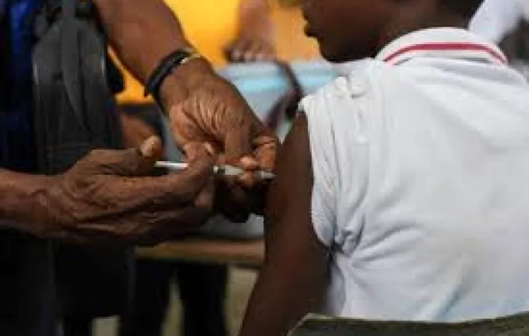 Diphtérie : 6 morts et 34 cas confirmés, lancement d'une campagne de rattrapage vaccinal