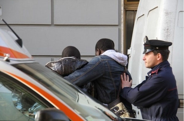 Italie : un musicien sénégalais arrêté pour s’être rapproché de trop près de...