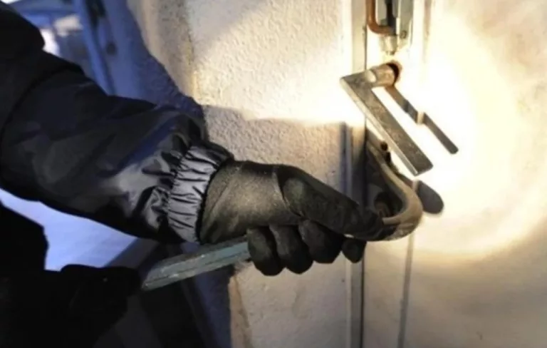 Vol avec escalade à Thiès: deux prévenus face au juge après le cambriolage d’une maison