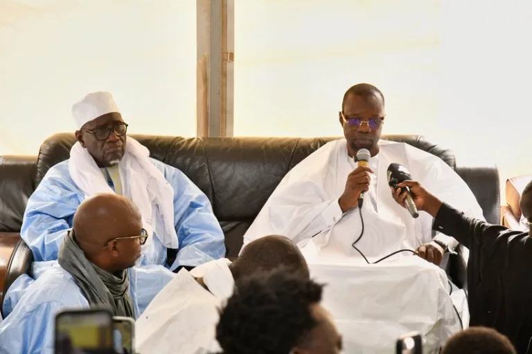Décès de Sokna Momy Bousso : A Touba, Sonko présente ses condoléances à Serigne Fallou Sohibou Mbacké