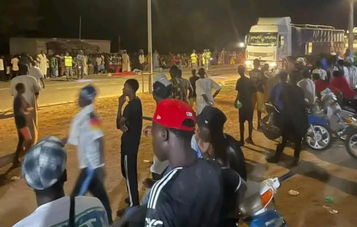 Kadione : un écolier mortellement fauché par un bus près du rond-point