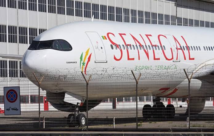 Air Sénégal : l’hôtesse de l’air, le vol Paris-Dakar, le pot de lait et la drogue dure