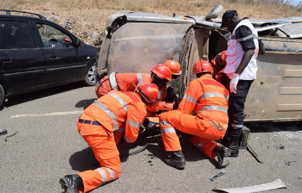 Accident mortel sur la RN1 : un mort et deux blessés dans le renversement d'un taxi-bagages à Yamong