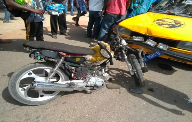 Un chauffeur de taxi en état d’ébriété a provoqué un accident sur l’avenue Diogoye Basile Senghor à Kaolack, le 30 septembre dernier.