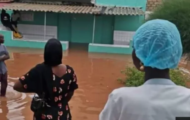 Fortes pluies : Le pont de Yoff submergé, Philippe Maguilène Senghor en détresse