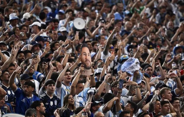 Les supporters argentins ont encore chambré les Anglais au jubilé de Lionel Messi à Buenos Aires