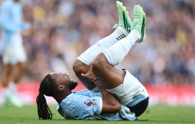 Manchester City : Blessé au genou, Semenyo absent huit semaines