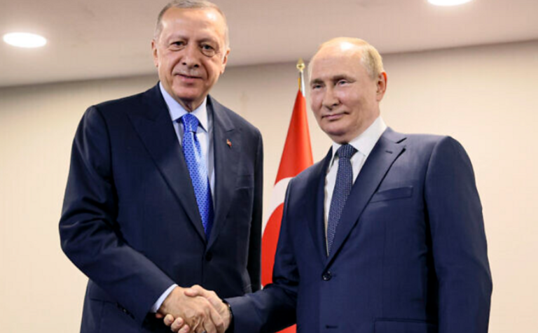 Russie: Vladimir Poutine demande le soutien de la Turquie pour exporter ses céréales