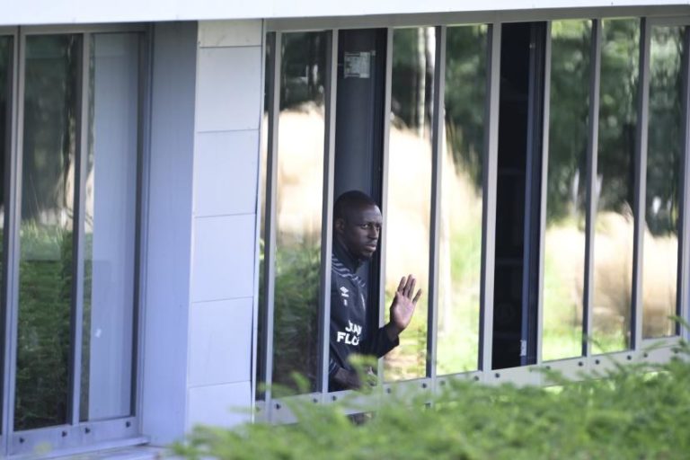 Comment Benjamin Mendy s'adapte à sa nouvelle vie à Lorient