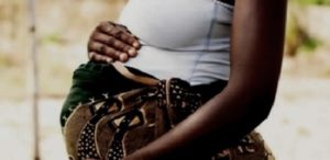 Tamba : elle trompe son mari, tombe enceinte de son amant, accouche et jette le bébé dans un puits