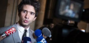 Juan Branco face à la presse à Paris : « J’ai la chance d’être là devant vous »