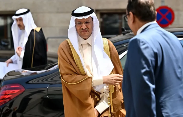 L'Arabie saoudite va continuer de réduire sa production de pétrole