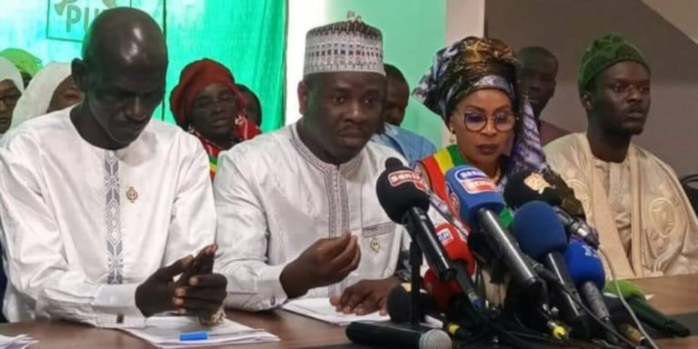 Yewwi Askan Wi dénonce la persécution des militants du Pastef