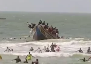 Une pirogue avec 280 migrants échoue à la plage de Gadaye : Deux femmes et un garçon retrouvés morts