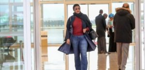 Jean et manteau : Quand le style de Marième Faye Sall charme les fashionistas
