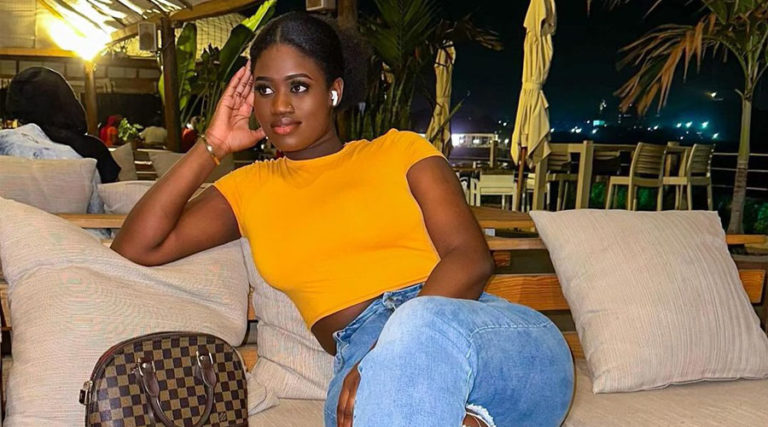 Ouroul Ayni, envoûtante dans sa tenue : elle adopte un look raffiné (Photos)