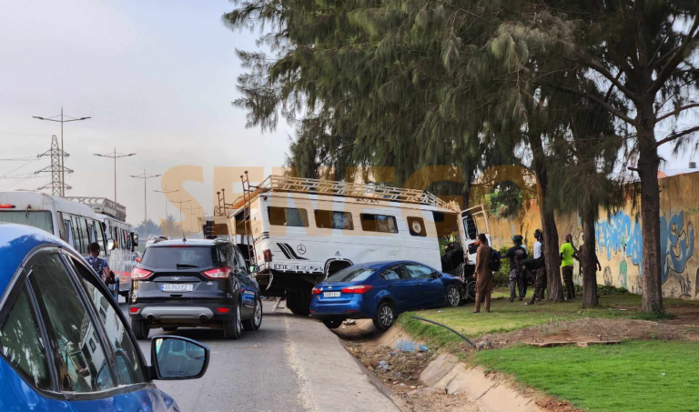 Les images choquantes d’un accident sur l’Autoroute Seydina Limamoulaye