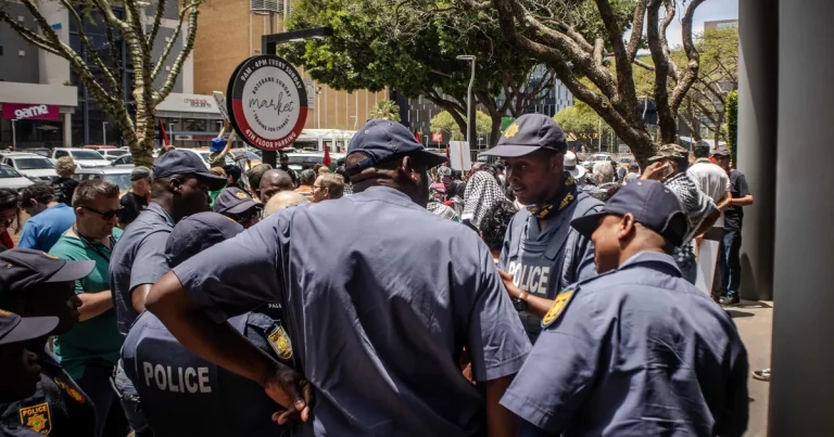 Townships  - Sept criminels présumés brûlés vifs par une foule