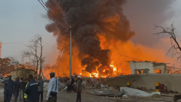 Guinée: au moins huit personnes tuées dans l'incendie à Conakry