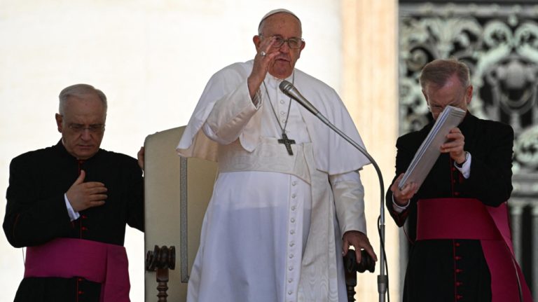Couples homosexuels: Le Vatican autorise la bénédiction des couples de même sexe, hors liturgie
