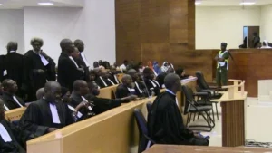 Incident au procès de Sonko : Un individu arrêté en pleine séance par des gendarmes dans la salle