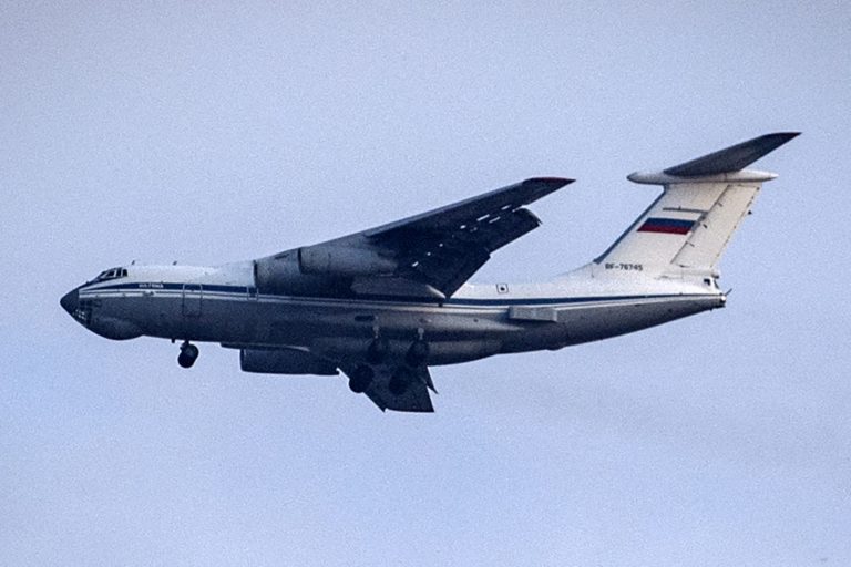 Un avion militaire russe s'écrase avec 65 prisonniers ukrainiens à bord