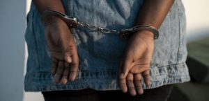 Affaire de mœurs : un patron d’hôtels surpris par sa femme, le couple et leur fils envoyés en prison