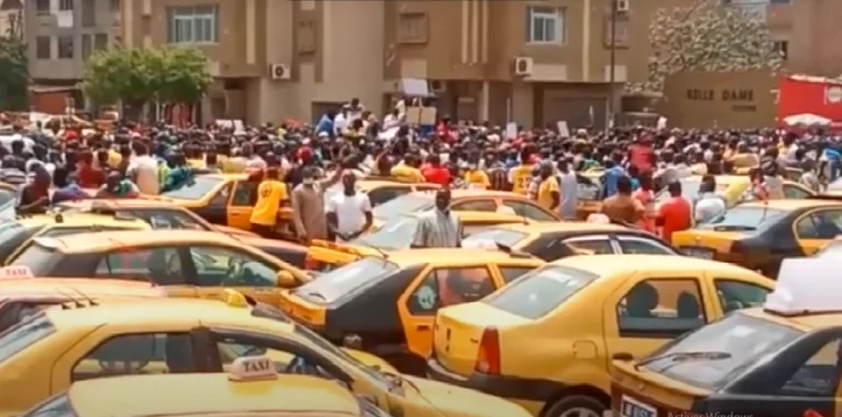 Le sit-in des chauffeurs de taxi, interdit