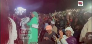 Soirée de Youssou Ndour : Notre 1ere Dame Marième faye Sall explose la soirée avec ses pas de danse