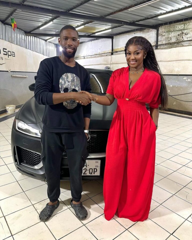 (04 photos) : Quand Mia Guissé pose avec Sigui, le fils de Youssou Ndour