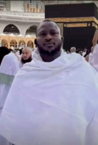 Arrêt sur image : Modou Lô effectue son Oumra à La Mecque