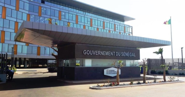 "Internet coupé", "ascenseurs en panne", "climatiseurs défectueux": Le calvaire des travailleurs de la sphère Ousmane Tanor Dieng