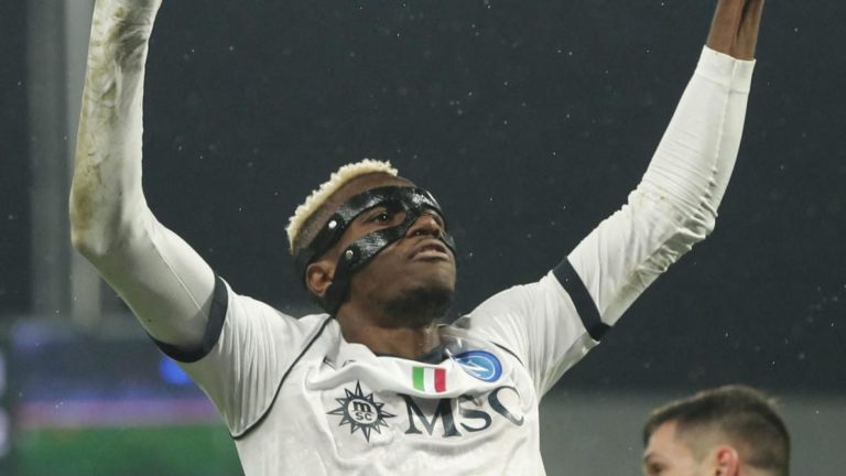 Serie A : Naples écrase Sassuolo, Osimhen s’offre un triplé !