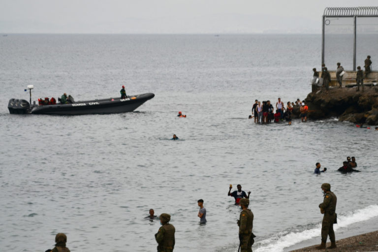 Ceuta : plus de 60 migrants débarquent à la nage dans l'enclave espagnole en quelques heures