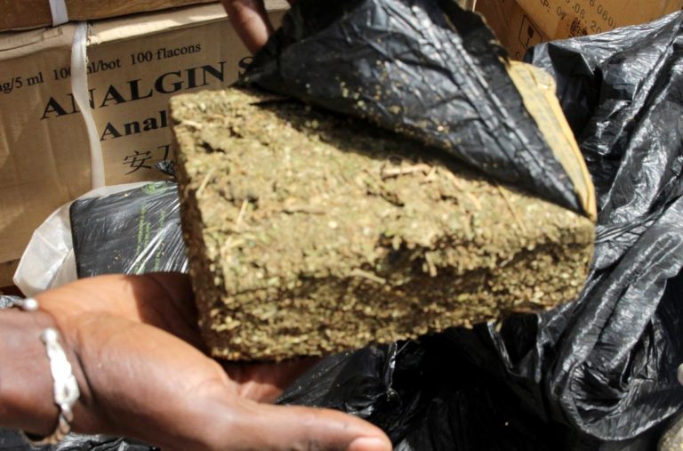 Mbour : un jeune tente d'introduire de la drogue dans la prison, il est trahi par les...