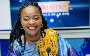 « Vous êtes des chiens »: Aya Diawarra, Conseillère du Ministre de la Coopération Guinéenne insulte les policiers Sénégalais à l’AIBD