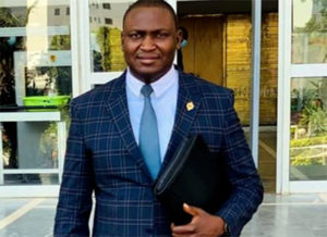 Urgent : Toussaint Manga libéré après avoir été accusé d’être « en relation avec une entreprise terroriste »