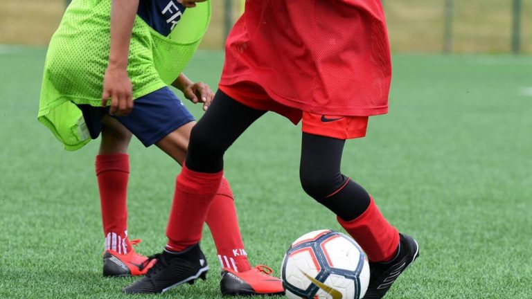 Accusé de viol sur de jeunes joueurs : un entraîneur de football déféré