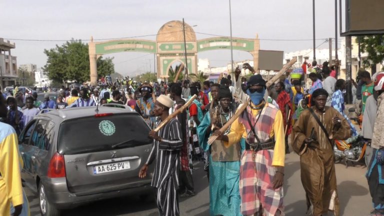 Touba : Les baye Fall déclarent la guerre aux manifestants (Vidéo)