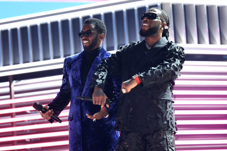 Burna Boy choque : « Diddy m’a dit que j’allais gagner un Grammy si je me laisse b@iser »
