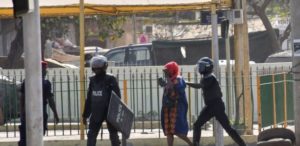 Manifestation pacifique à Colobane : La journaliste de Seneweb, Absa Hane, arrêtée!