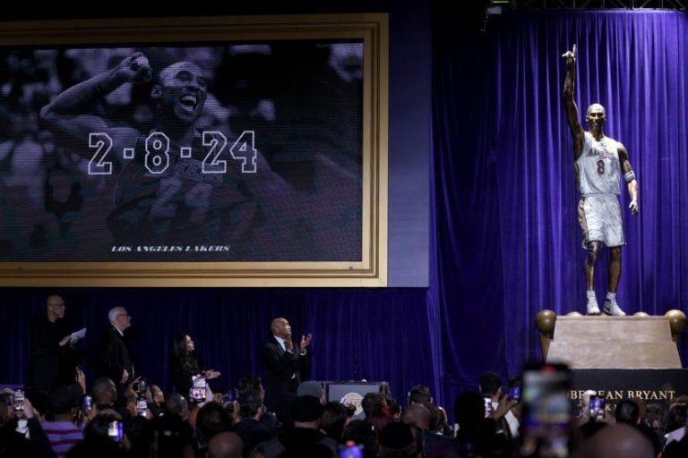 Les Lakers dévoilent une première statue pour rendre hommage à Kobe Bryant