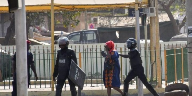 Au moins 25 journalistes attaqués, détenus ou victimes de gaz lacrymogènes lors de manifestations (ONG)